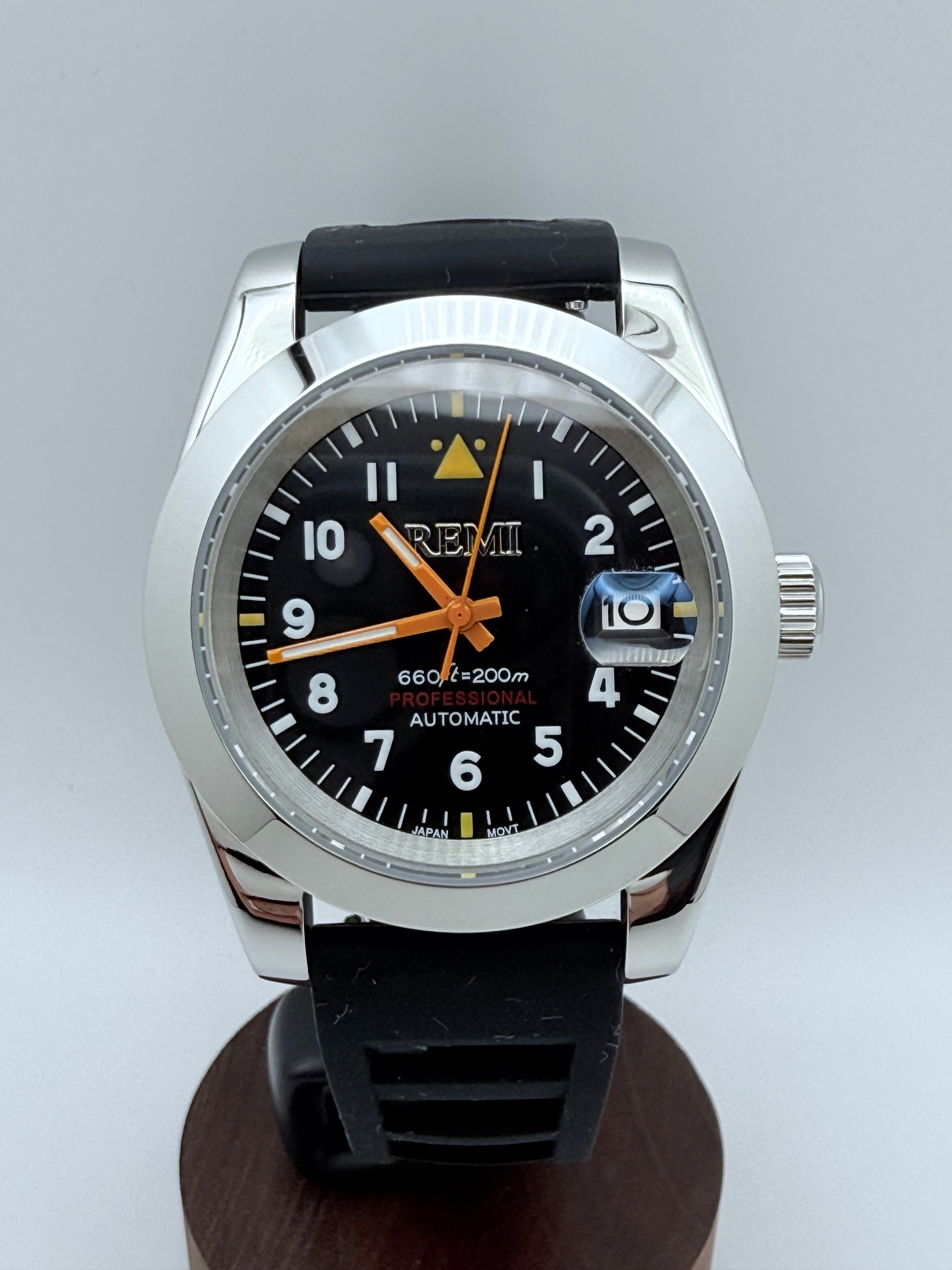 Trekker Field - Automatic Black