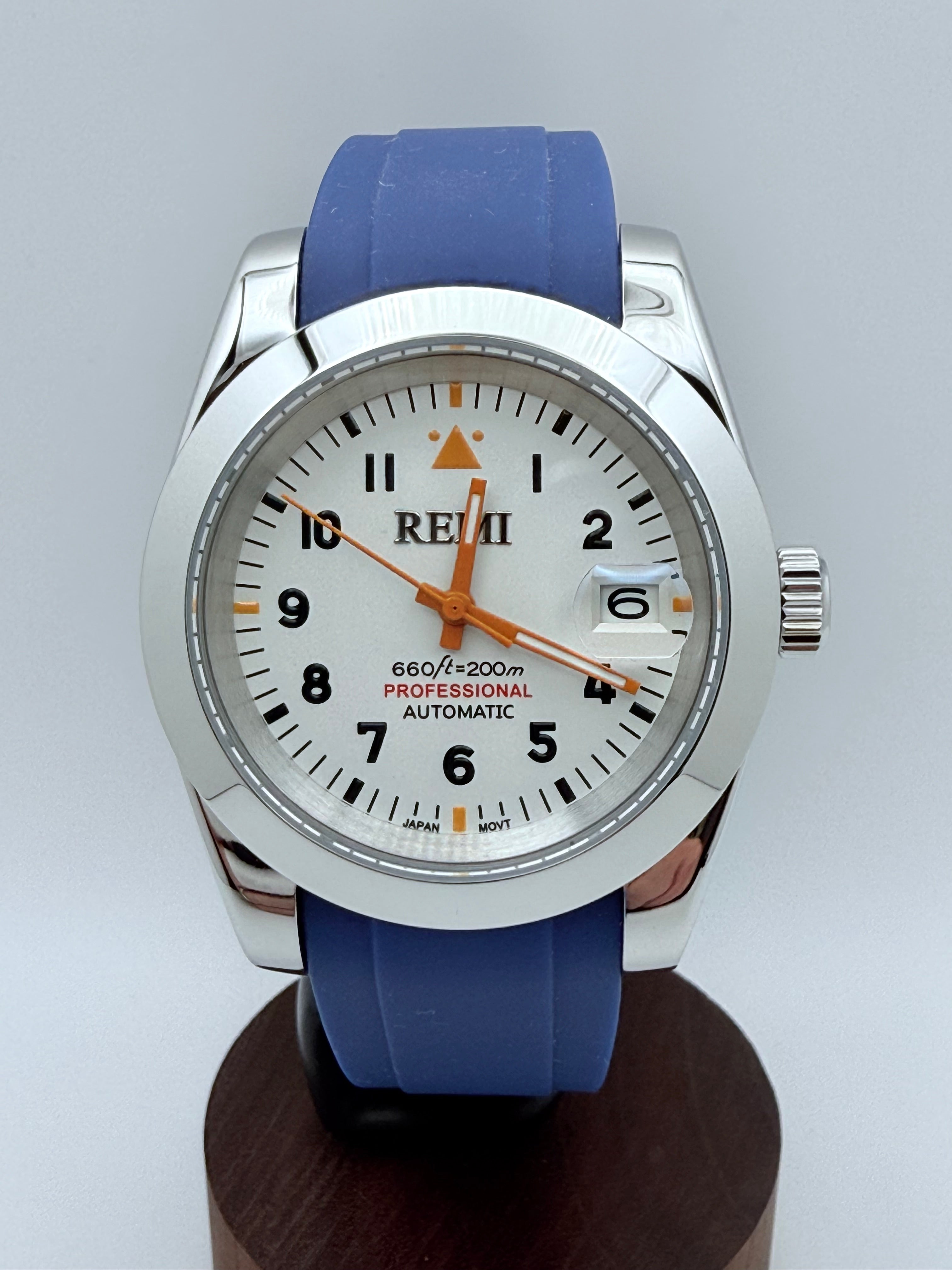 Trekker Field - Automatic White